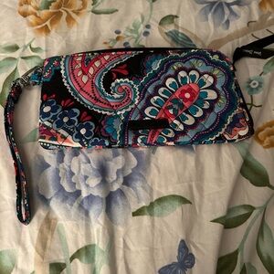 Vera Bradley rfid haymarket paisley tech wristlet NWT